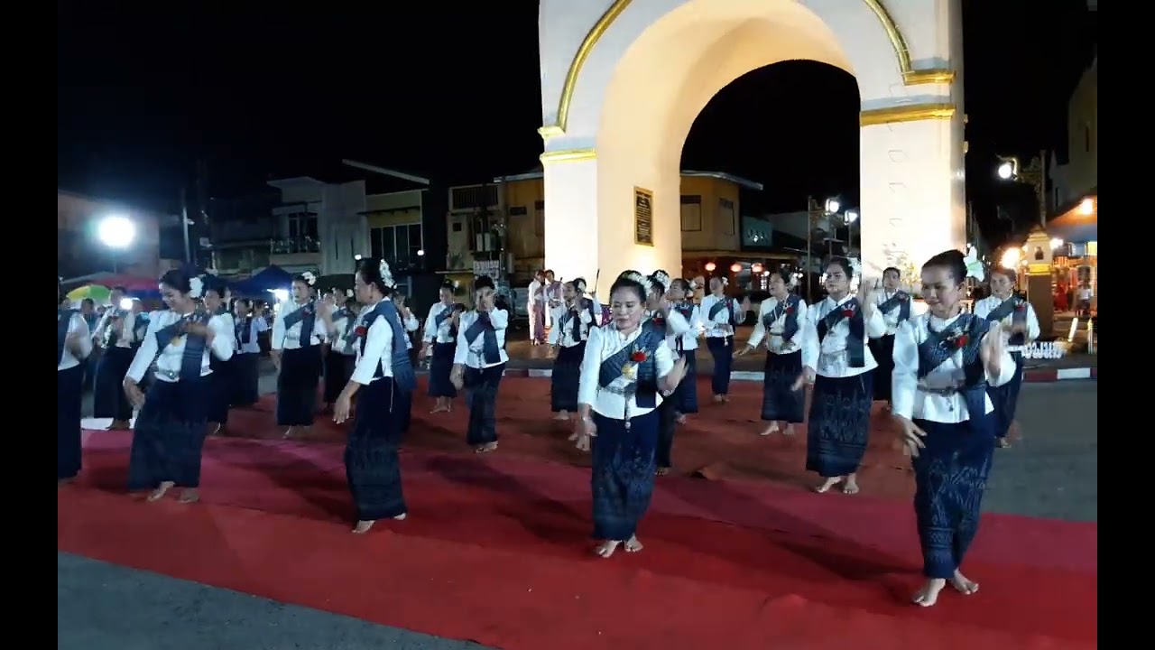 กลุ่มสตรีจิตอาสาตำบลกุดฉิมรำถนนสายวัฒนธรรม 13/10/2566