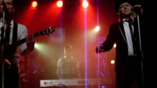 Video thumbnail of "Die Prinzen - Du musst ein Schwein sein (live)"