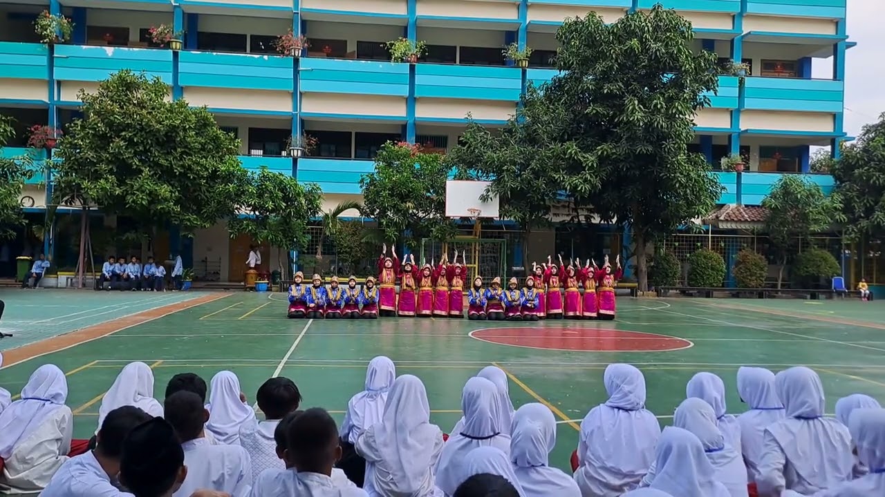 DEMO EKSTRAKURIKULER TARI SAMAN SMP N 108 JAKARTA