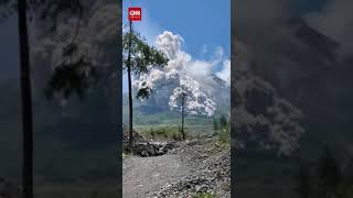 Detik-detik Erupsi Merapi Memuntahkan Awan Panas screenshot 3