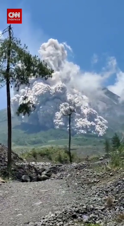 Detik-detik Erupsi Merapi Memuntahkan Awan Panas