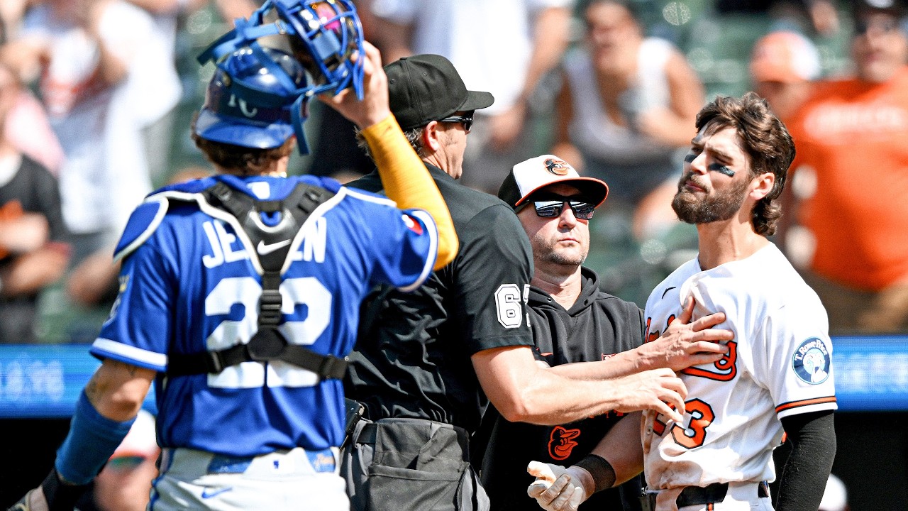 Benches clear in the 7th inning of the Royals-Orioles game in Baltimore