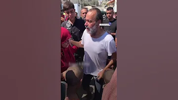 لحظة لقاء الأسير الغزي محمد عبد الفتاح جبر بأفراد عائلته بعد الإفراج عنه من سجون الاحتلال الإسرائيلي 