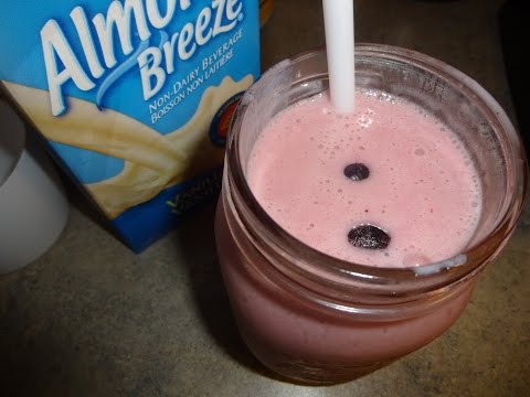 low-carb-strawberry-smoothie-made-at-home