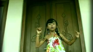 Chisya Wandhira Meli Kebaya