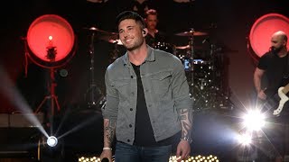 Rising Country Star Michael Ray Performs