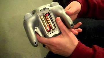 CGR Undertow - WAVEBIRD WIRELESS CONTROLLER for Nintendo Gamecube Video Game Hardware Review