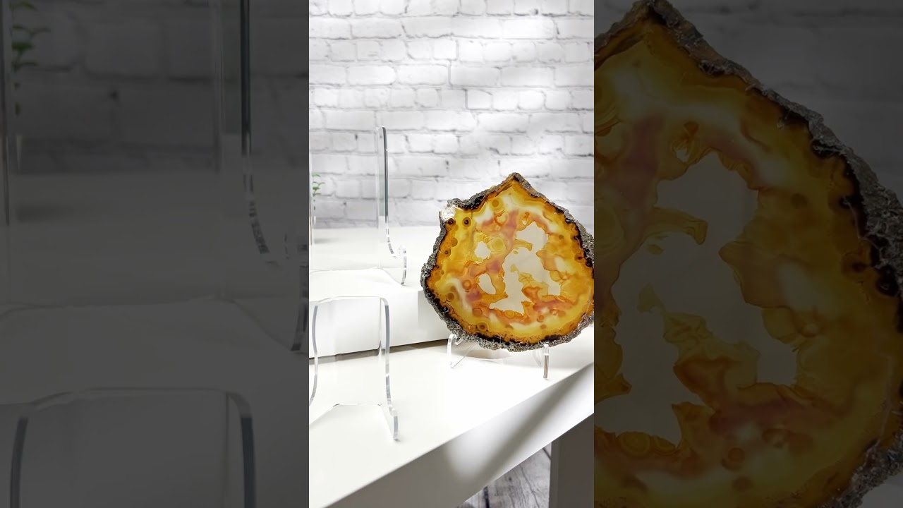 Highlight your items with elegance and style using Acrylic Display Easels!