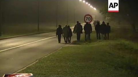 Eurotunnel trains halted as migrants access site