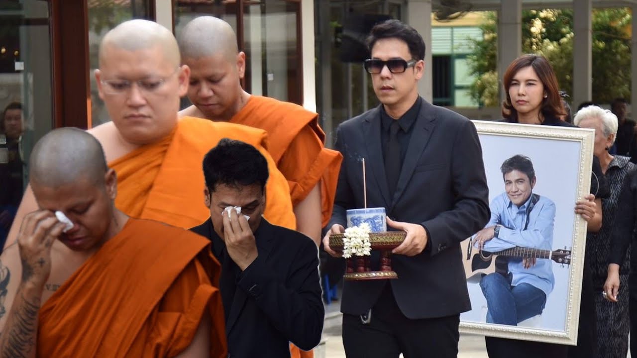 ลูกๆ สุดกลั้น! บรรยากาศ เคลื่อนร่าง #ไพโรจน์สังวริบุตร ก่อนพิธีฌาปนกิจวันนี้