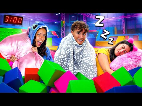 Passamos a noite em um parque de trampolins com Maria Clara e JP