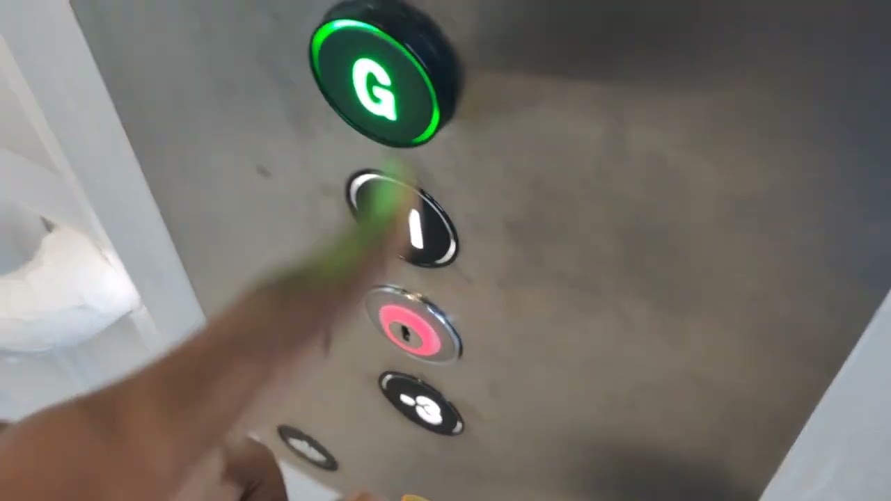 Glass Otis GeN2 life 2nd time getting stuck! Thanks Otis... Read description