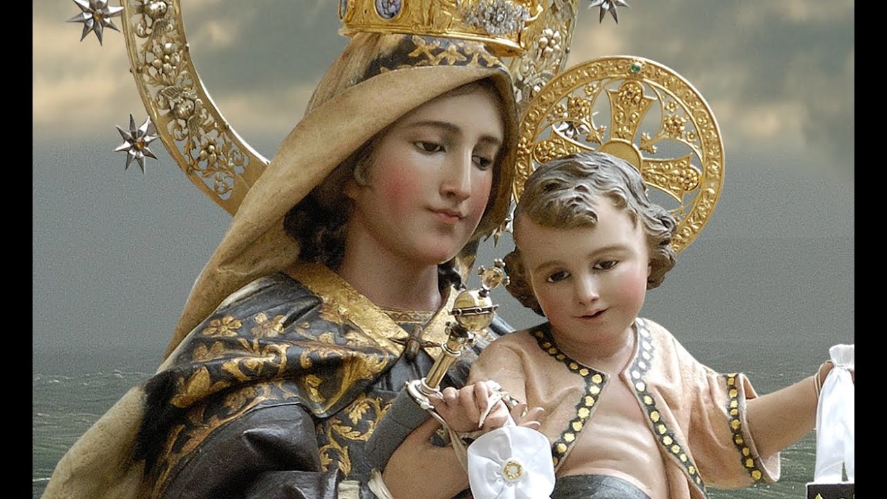 Procesión de Nuestra Señora la Virgen del Carmen 2024 por el paseo marítimo de Santander