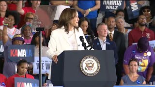 Kamala BRUTALLY shuts down heckler at rally