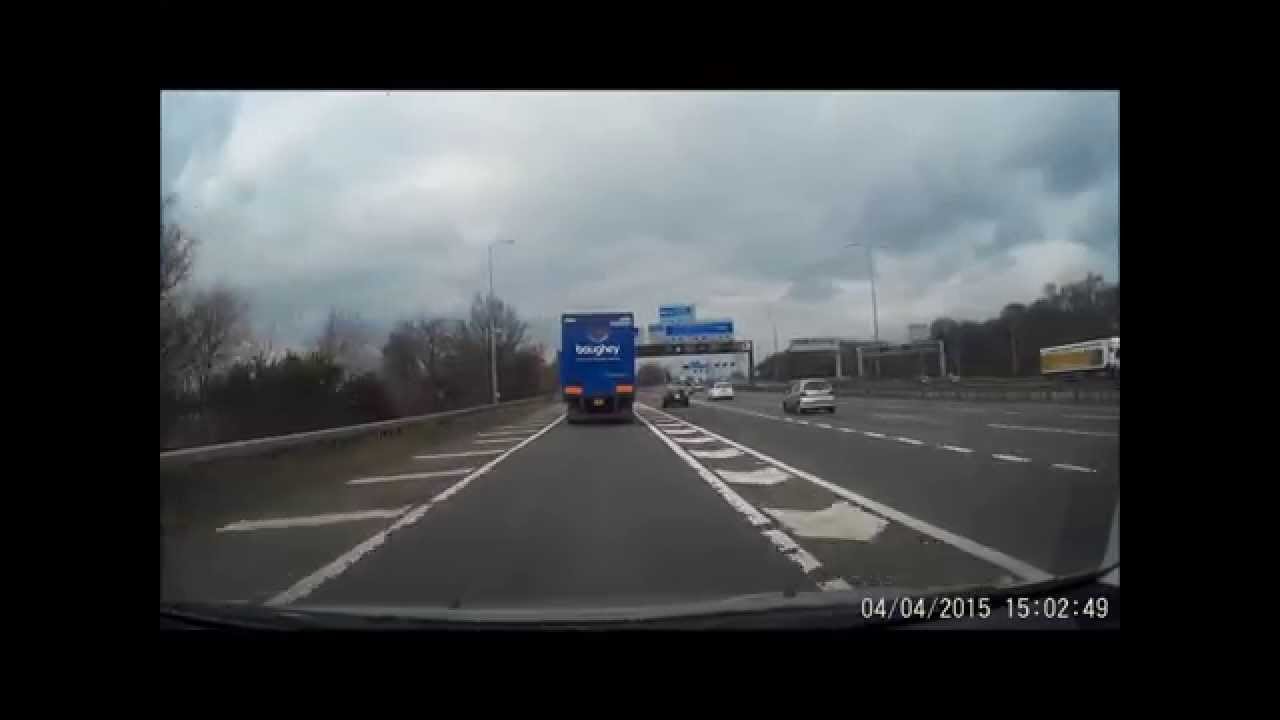 Solihull Taxi Private Hire cuts across two sets of hash markings on M42 North at M6 exit