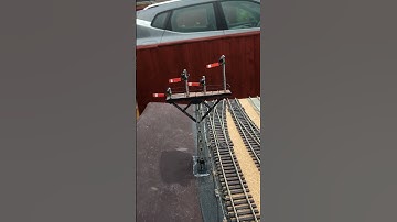 Upper quadrant bracket signal installed at Abbotswood