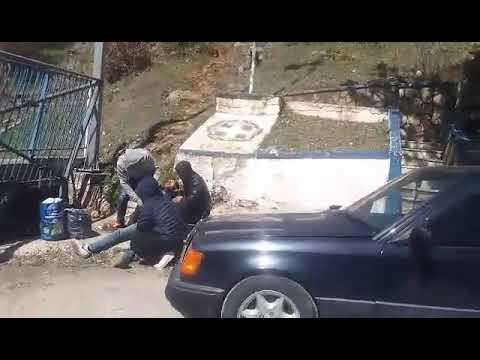 Emigrantit i bie të fiket ne kufi, ja ç'ndodh në Kapshticë - YouTube