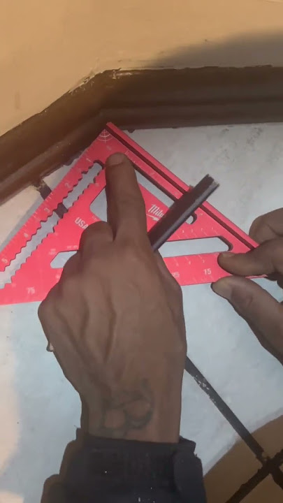 Using a Speed Square as an Angle Finder #carpentry #tips #tricks #angles #speedsquare