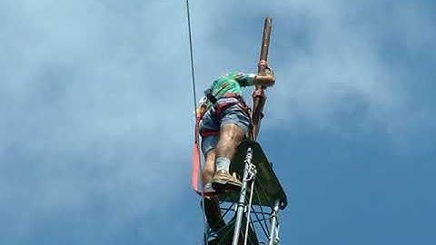 Val, W8KIC: Installing the 10/15 Meter Yagi (9/1/2002)