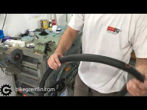 Video: Kako popraviti ispucalu gumu na kolicima?