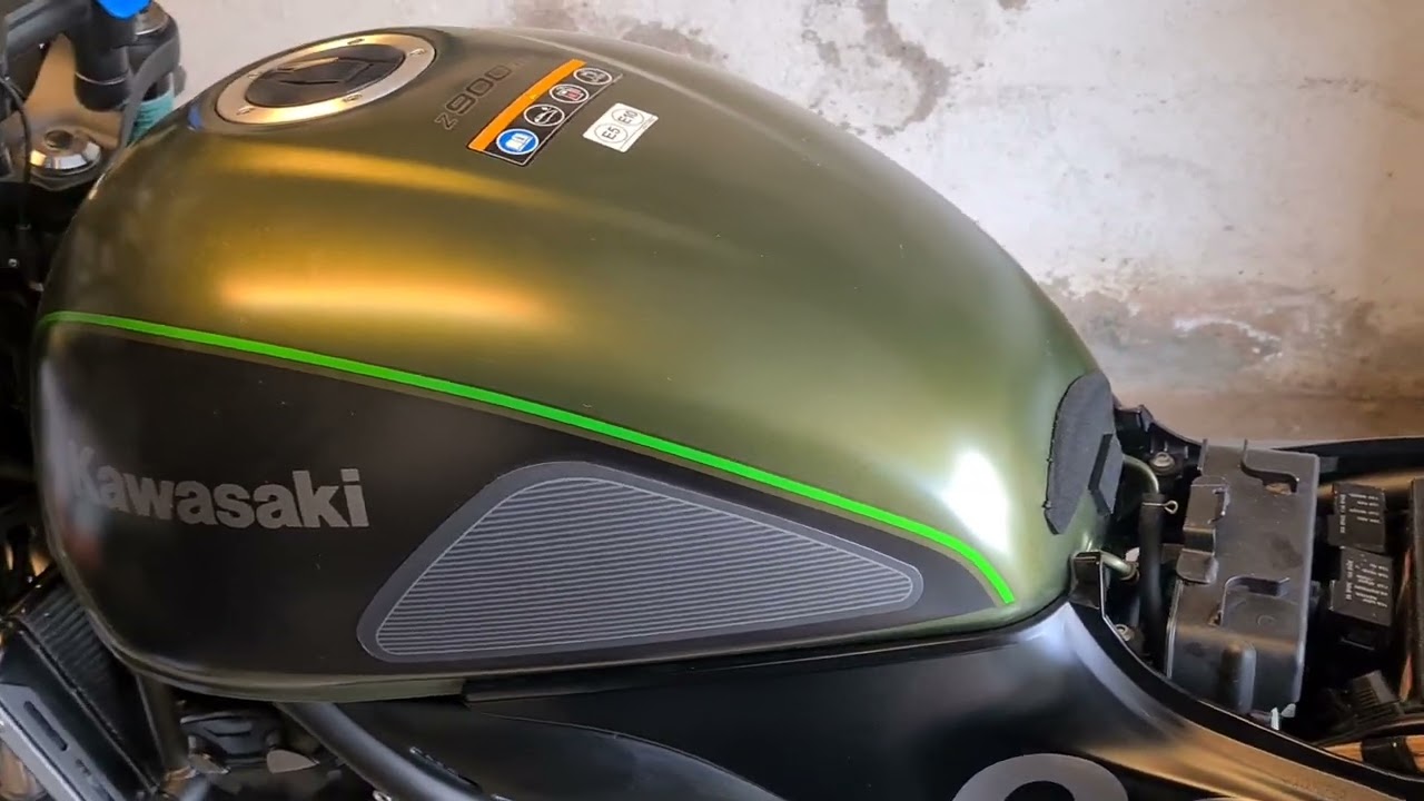 Техническое обслуживание Kawasaki Z900RS.