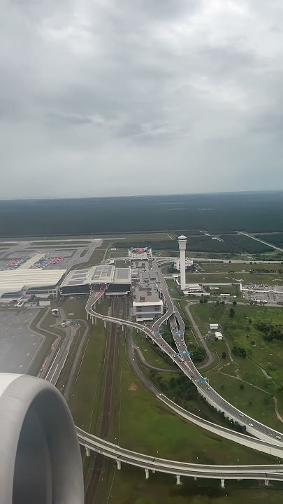 Take off with Malaysia Airlines with KLIA terminal 2 view #klia #klia2 #gateway@klia2