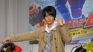 犬飼貴丈「ライダーの新たな歴史をビルドする」高らかに宣言！ 「仮面ライダービルド」制作発表