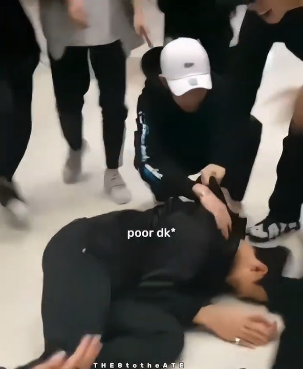 this moment was so hilarious 🤣 #Seventeen #dokyeom #scoups