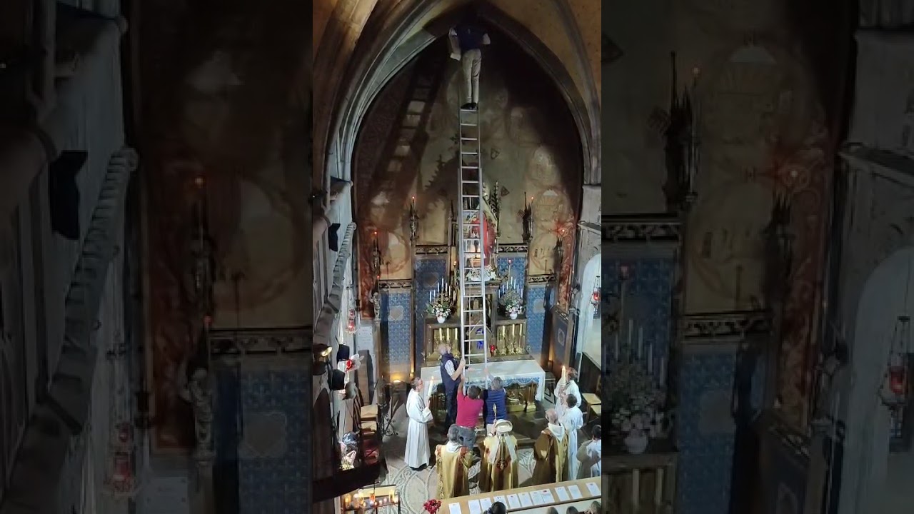 Réinstallation au sommet de la Chapelle Notre-Dame du 