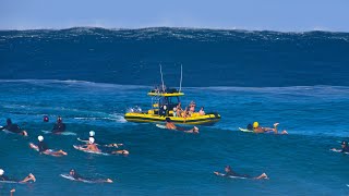 WHAT WAS THIS BOAT THINKING AT MAXING PIPELINE!? (HAWAII)