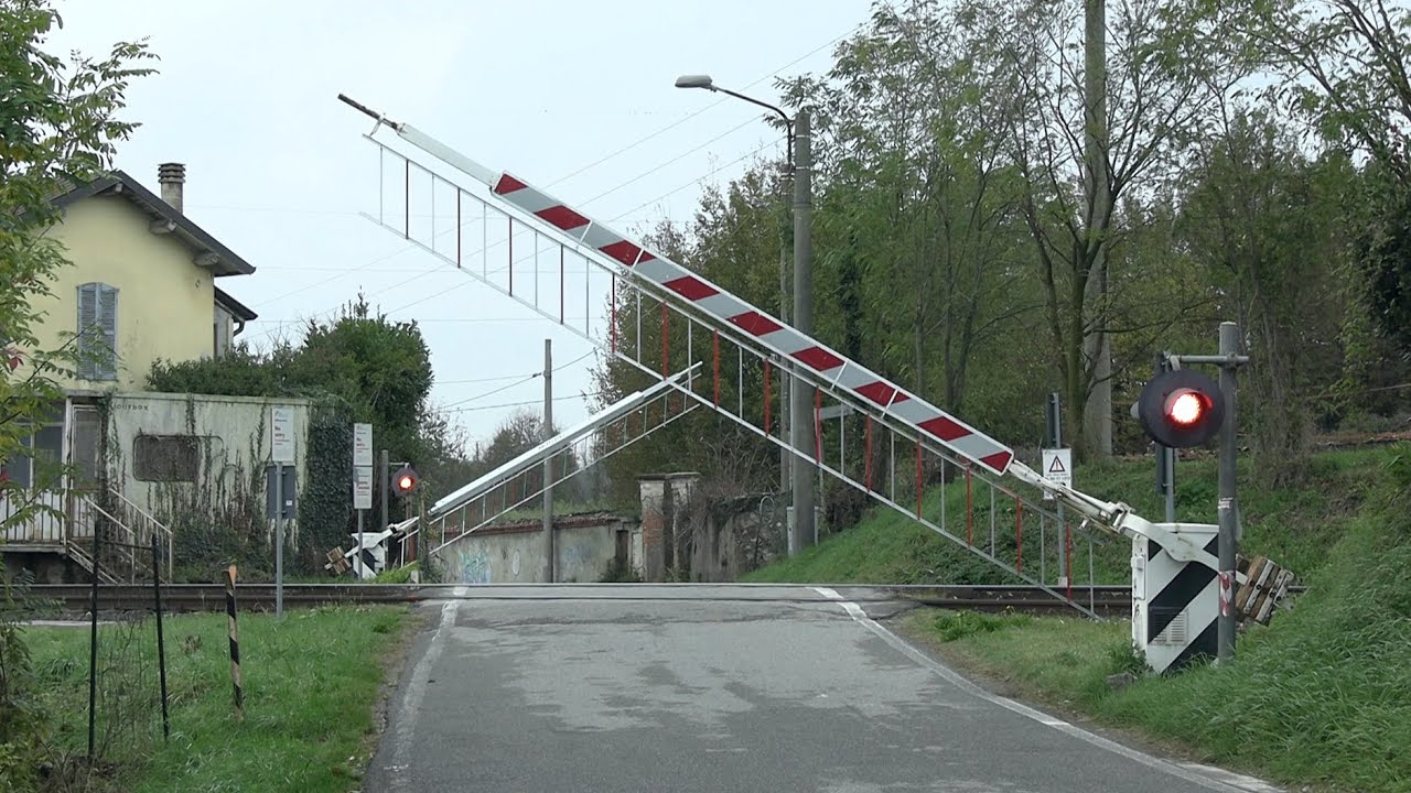 Besana In Brianza (I) Passaggio a Livello // Level crossing //