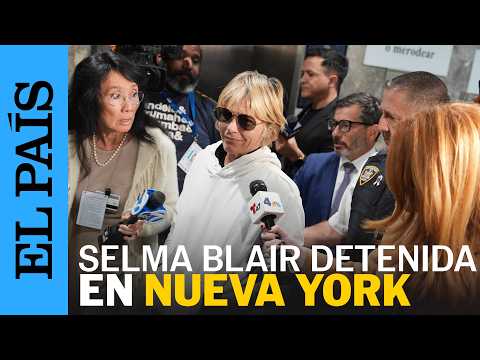 Selma Blair, detenida por intentar abrir la puerta de un AVIÓN y agredir a dos tripulantes | EL PAÍS