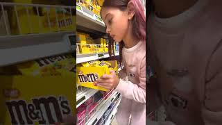 👧🏻 TEO la cumpărături cu mama 🚨 Best Shopping with my MOM #shorts