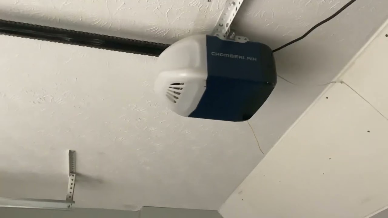 Chamberlain D2101 on 16x7 The Door Company 2260