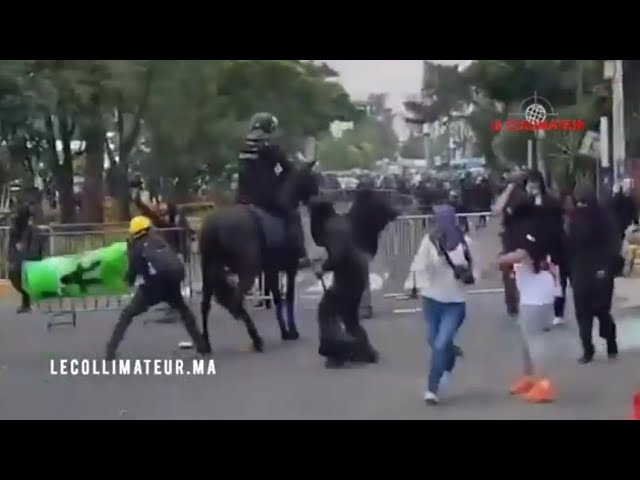 كأس العالم 2026..اشتـ.باكات عنـ.يفـ.ة بين الجماهير وقـ.وات الأمـ.ن بمحيط ملعب أزتيكا بميكسيكو