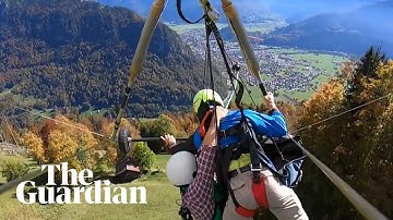 Novice left hanging after glider pilot fails to attach him