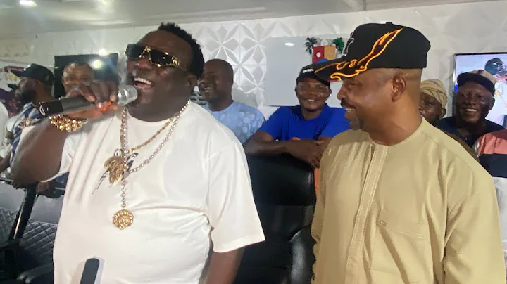 SAHEED OSUPA PRAISE NEW NURTW INCOMING PRESIDENT MC OLUOMO ON STAGE