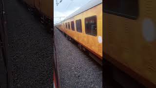 22120 MAO - CSMT Tejas Superfast  Express Furiously Speeding to her next Destination.. #tejasexpress