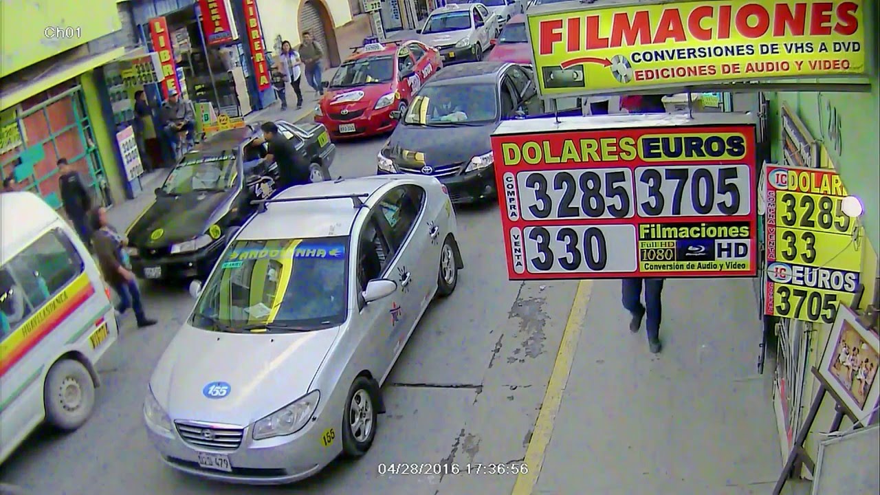 conductor furioso pega a colectivero