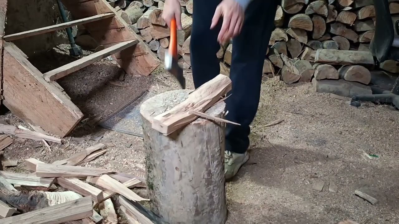 Am Făcut Surcele Din Lemnele Pentru Foc 