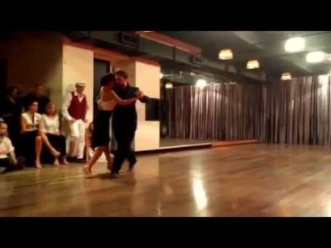 Karina Colmeiro y Ernesto Candal - Rie payaso