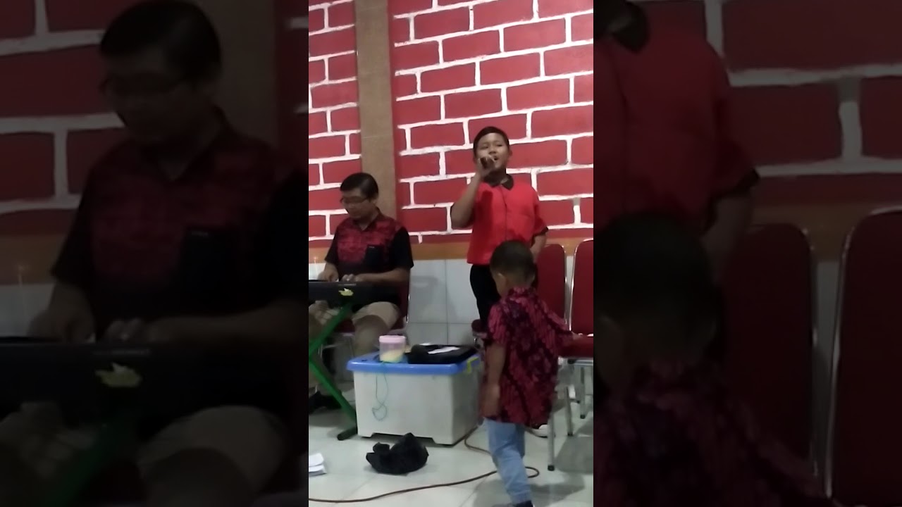 Seorang Anak tlah lahir untuk kita. By.Otniel joy. - YouTube