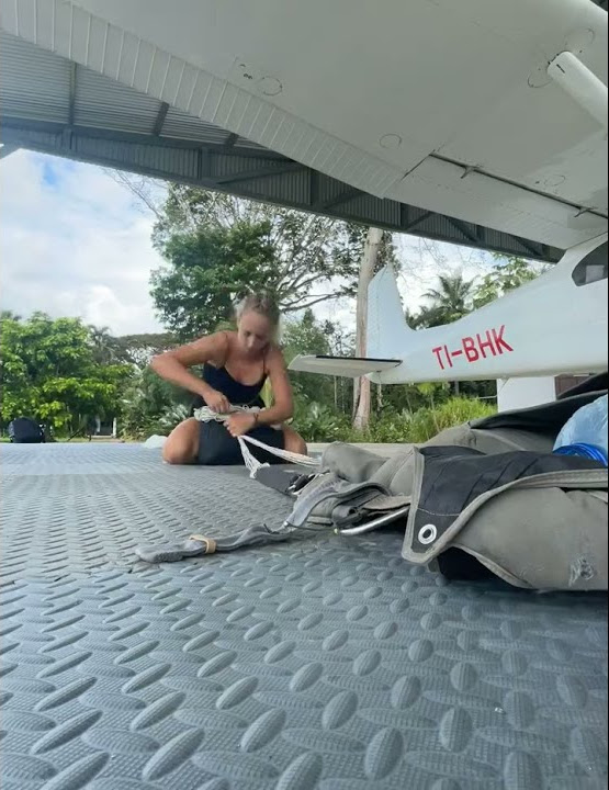 SKYDIVING PARACHUTE PACKING Sports Rig - Costa Rica - YouTube