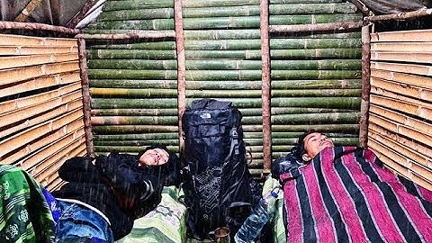 CAMPING HUJAN DERAS - MEMBANGUN  SHELTER DARI BAMBU TEMPAT BERLINDUNG 
