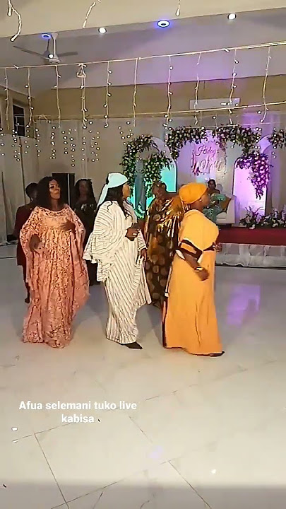 Afua selemani akiimba live ukumbini