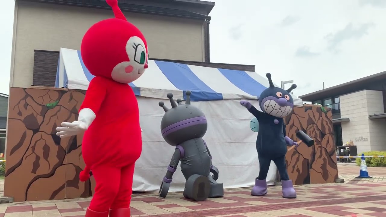 アンパンマンショー　アンパンマン　カレーパンマン　食パンマン　バイキンマン　どきんちゃん