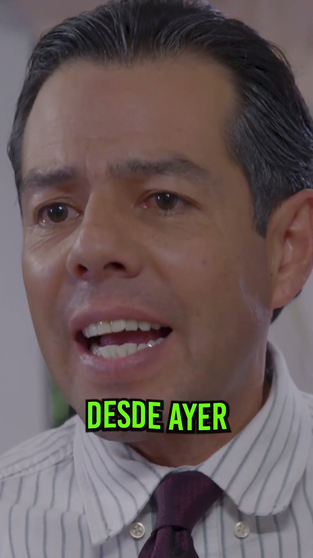 ?‍♂️?‍? Icker va en fachas a la secundaria porque ya no tiene a su mamita #LaRosaDeGuadalupe