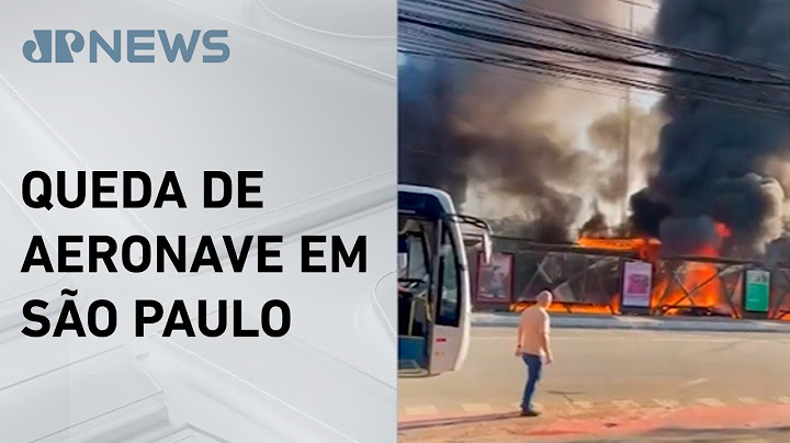 Avião de pequeno porte cai em avenida na Barra Funda (SP)