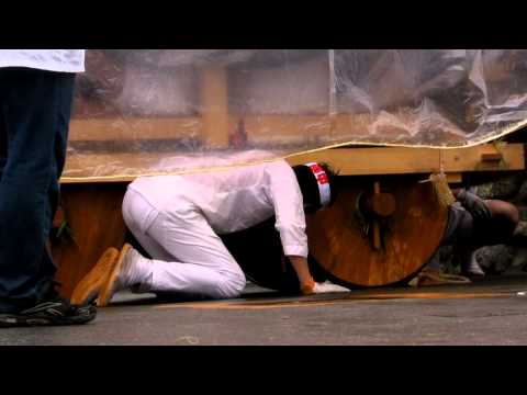 2011年　秩父川瀬祭　笠鉾の方向転換