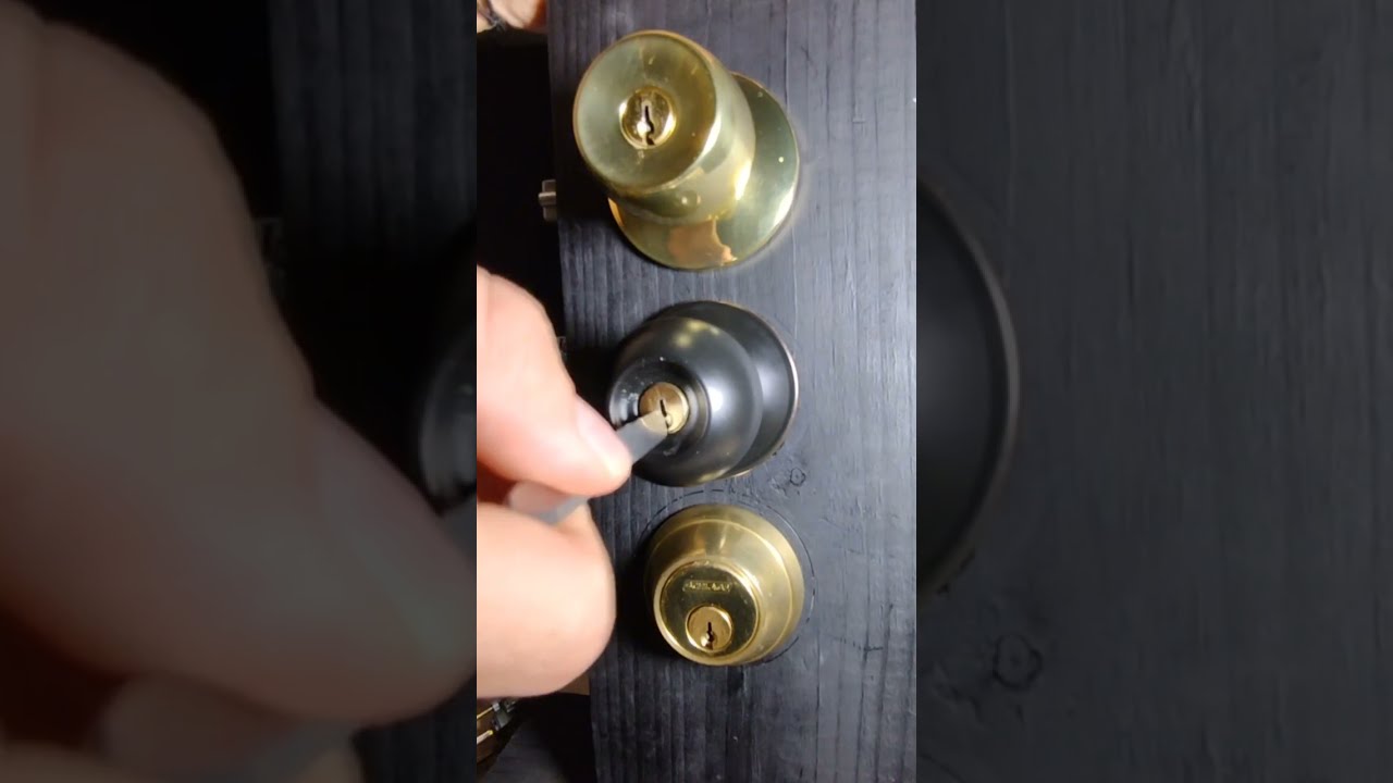 How To Unlock A Generic Door Knob Without Key